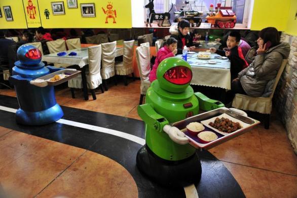1. ร้านอาหารที่มีหุ่นยนต์เสิร์ฟอาหาร