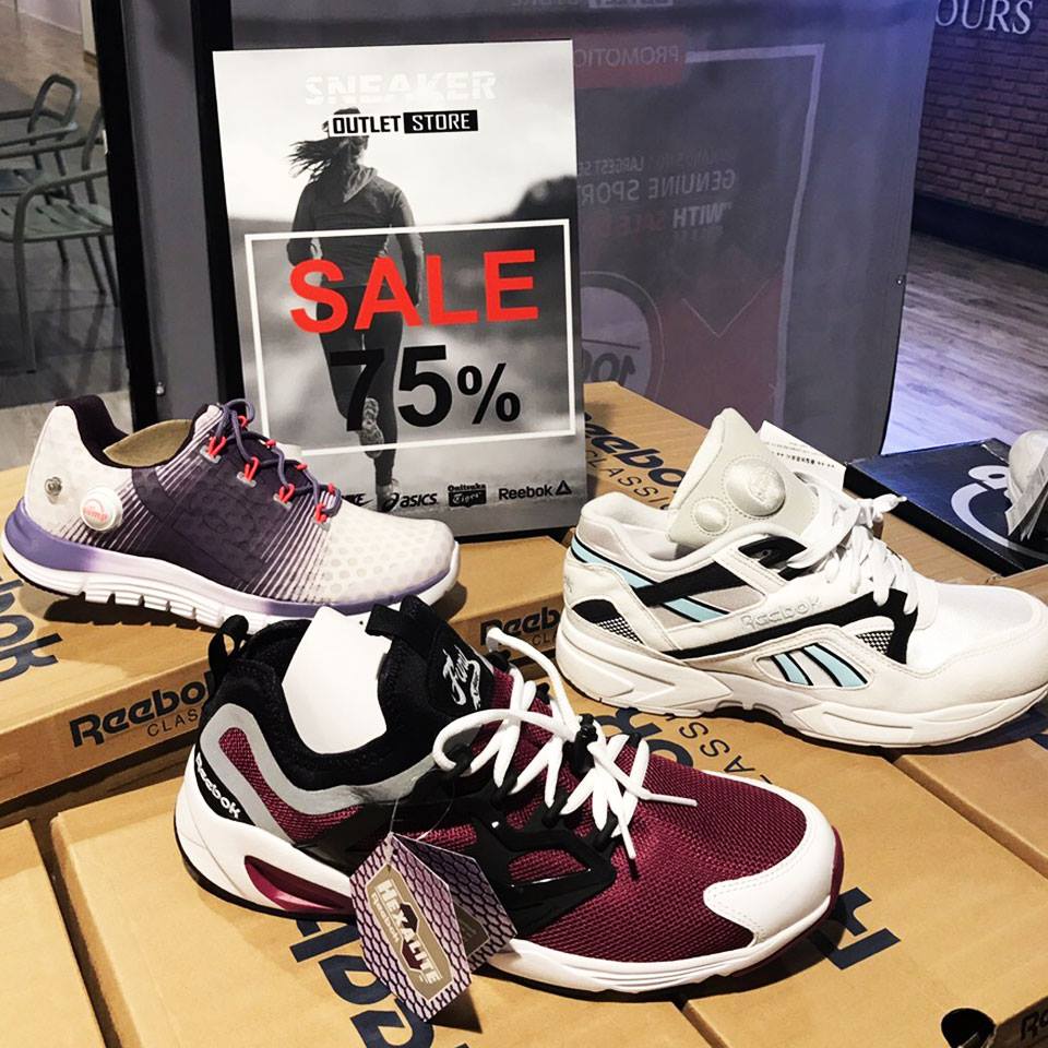 Sneaker outlet store Promotion Time SALE 80%