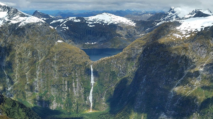 น้ำตกซูเธอร์แลนด์ (Sutherland Falls) นิวซีแลนด์