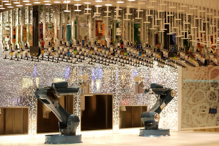 heres-royal-caribbeans-robotic-bionic-bar-there-are-also-20-different-dining-options-available