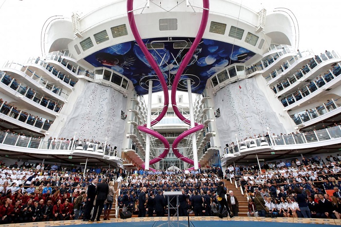like-the-other-oasis-class-ships-harmony-of-the-seas-has-an-amphitheater-at-its-stern