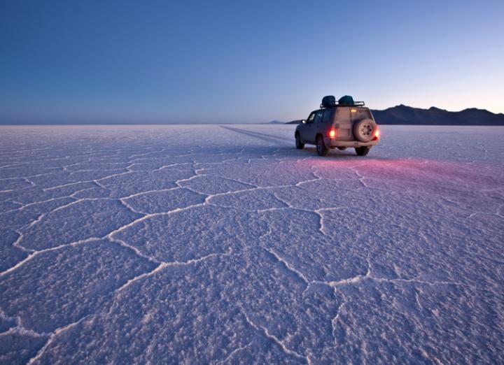 ทุ่งเกลือ (Salar de Uyuni salt flats) ประเทศโบลิเวีย 
