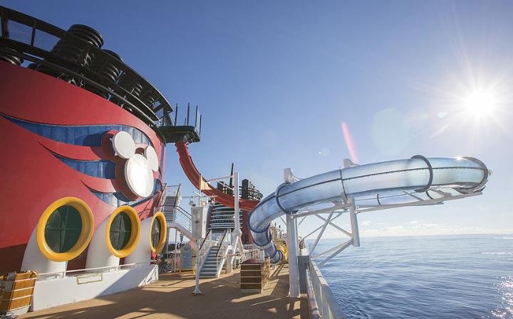 Aqua Dunk บนเรือสำราญ Disney Magic