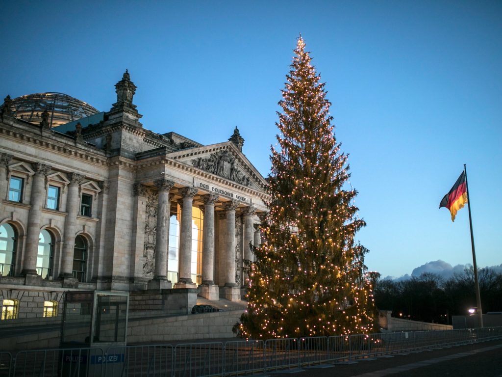 berlin-christmas-tree-gettyimages-626147986