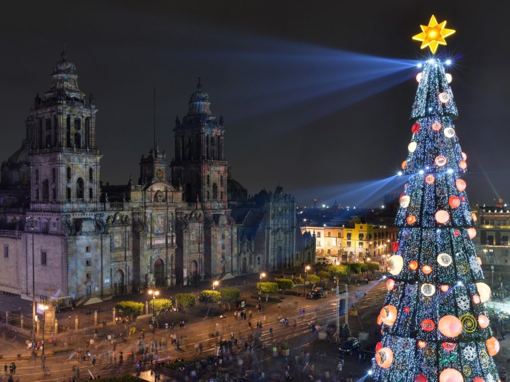 mexico-city-christmas-tree-gettyimages-501970888