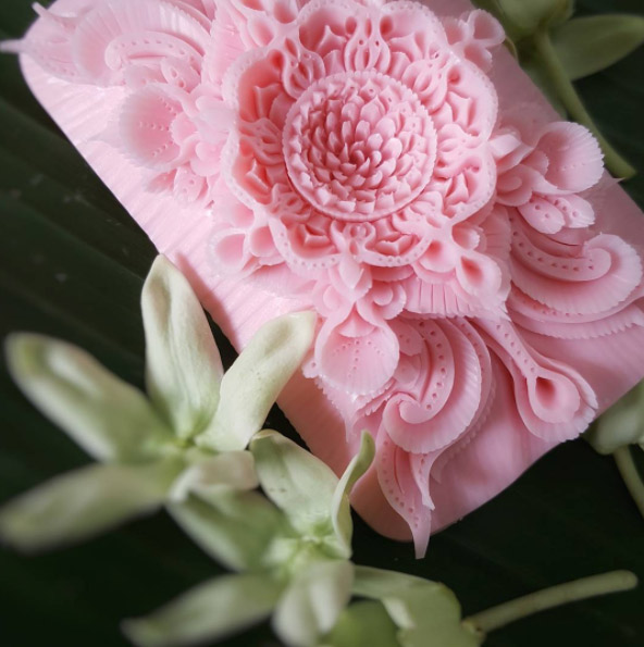 วิชามือเบา ฝีมือแกะสลักสบู่รูปดอกไม้ ศิลปินชาวไทย