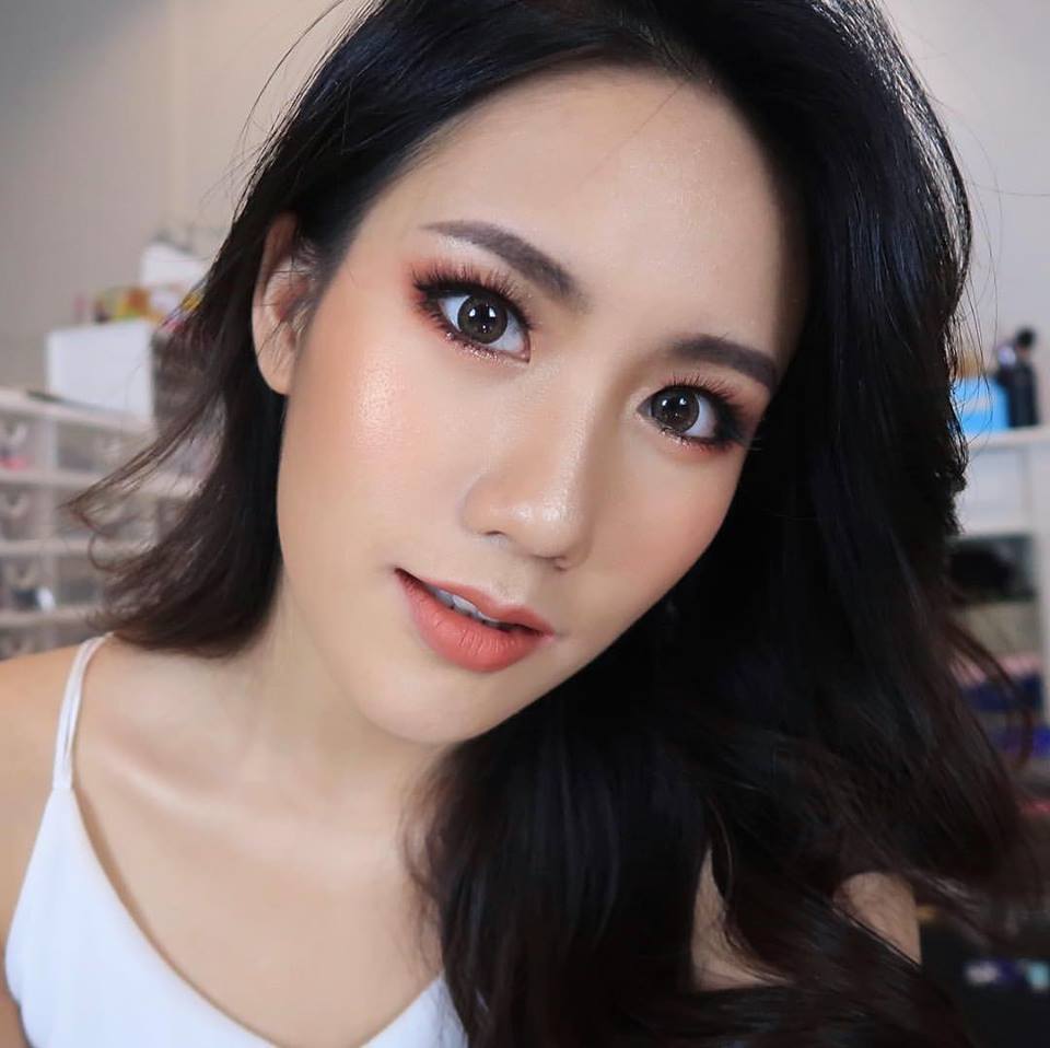 Beauty Blogger - Mayy R