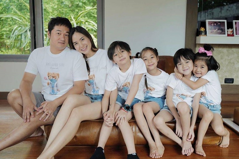 หุ่นแม่เฟิร์มมาก! “พลอย ชิดจันทร์” ควง น้องชิลลี่ ฟิตแพ็คคู่  แต่คนดูอู้หู้กับหุ่นคุณแม่